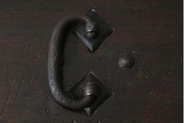 和製アンティーク　総桐　小振りなサイズながら重厚感がただよう船箪笥(舟箪笥、掛硯型、懸硯型、和箪笥、時代箪笥、桐たんす、小物収納)(R-057996)