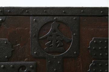 和製アンティーク　総桐　小振りなサイズながら重厚感がただよう船箪笥(舟箪笥、掛硯型、懸硯型、和箪笥、時代箪笥、桐たんす、小物収納)(R-057996)