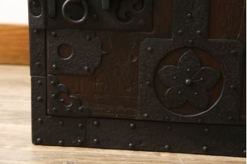 和製アンティーク　総桐　小振りなサイズながら重厚感がただよう船箪笥(舟箪笥、掛硯型、懸硯型、和箪笥、時代箪笥、桐たんす、小物収納)(R-057996)