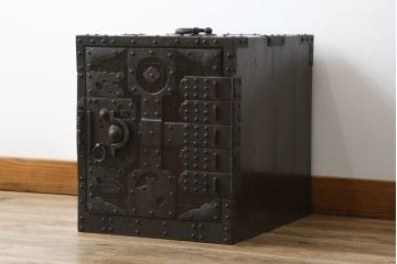 和製アンティーク　総桐　小振りなサイズながら重厚感がただよう船箪笥(舟箪笥、掛硯型、懸硯型、和箪笥、時代箪笥、桐たんす、小物収納)(R-057997)