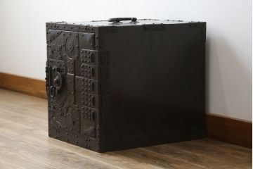 和製アンティーク　総桐　小振りなサイズながら重厚感がただよう船箪笥(舟箪笥、掛硯型、懸硯型、和箪笥、時代箪笥、桐たんす、小物収納)(R-057997)