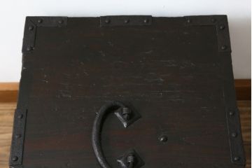 和製アンティーク　総桐　小振りなサイズながら重厚感がただよう船箪笥(舟箪笥、掛硯型、懸硯型、和箪笥、時代箪笥、桐たんす、小物収納)(R-057997)
