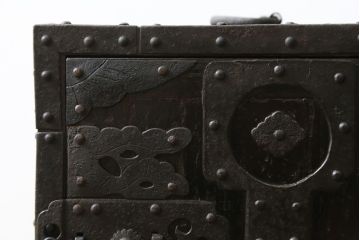和製アンティーク　総桐　小振りなサイズながら重厚感がただよう船箪笥(舟箪笥、掛硯型、懸硯型、和箪笥、時代箪笥、桐たんす、小物収納)(R-057997)