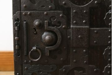 和製アンティーク　総桐　小振りなサイズながら重厚感がただよう船箪笥(舟箪笥、掛硯型、懸硯型、和箪笥、時代箪笥、桐たんす、小物収納)(R-057997)