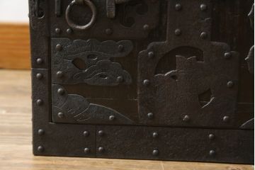 和製アンティーク　総桐　小振りなサイズながら重厚感がただよう船箪笥(舟箪笥、掛硯型、懸硯型、和箪笥、時代箪笥、桐たんす、小物収納)(R-057997)