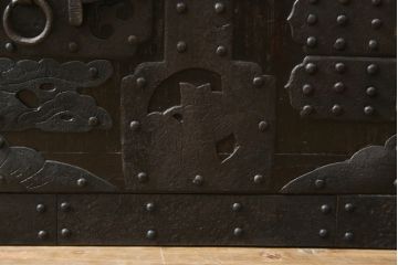和製アンティーク　総桐　小振りなサイズながら重厚感がただよう船箪笥(舟箪笥、掛硯型、懸硯型、和箪笥、時代箪笥、桐たんす、小物収納)(R-057997)
