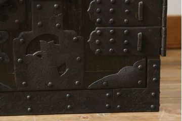 和製アンティーク　総桐　小振りなサイズながら重厚感がただよう船箪笥(舟箪笥、掛硯型、懸硯型、和箪笥、時代箪笥、桐たんす、小物収納)(R-057997)