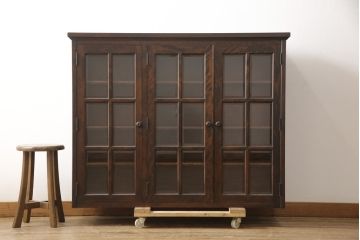 中古　北海道民芸家具　脚または台輪を付けてリメイク!　シックな大人空間を演出してくれるキャビネット(食器棚、飾り棚、収納棚、本箱、ブックケース、サイドボード、サイドキャビネット)(R-057998)