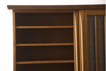 中古　美品　飛騨家具　シラカワ製　直線と曲線のコントラストが面白い、モダンな水屋箪笥(定価約61万円)(キャビネット、食器棚、収納棚、戸棚)(R-058000)