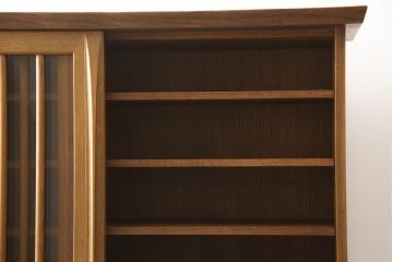 中古　美品　飛騨家具　シラカワ製　直線と曲線のコントラストが面白い、モダンな水屋箪笥(定価約61万円)(キャビネット、食器棚、収納棚、戸棚)(R-058000)