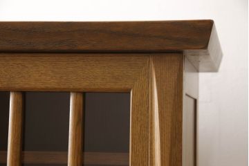 中古　美品　飛騨家具　シラカワ製　直線と曲線のコントラストが面白い、モダンな水屋箪笥(定価約61万円)(キャビネット、食器棚、収納棚、戸棚)(R-058000)