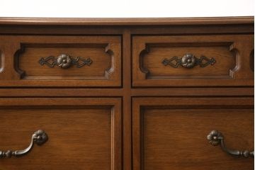 中古　美品　DREXEL HERITAGE(ドレクセルヘリテイジ)　Triune(トライユン)　気品あふれる佇まいが魅力のサイドボード(サイドチェスト、引き出し)(R-058001)