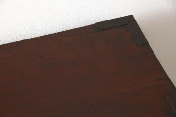 和製アンティーク　前面栗材　蝶金具　漆塗りの味わい深い米沢箪笥(民芸箪笥、収納たんす、和タンス、引き出し)(R-058005)