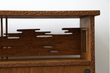 中古　屋久杉　突き板　木の風合いが趣あふれるサイドボード(茶棚)　(R-058012)