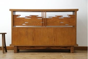 中古　屋久杉　突き板　木の風合いが趣あふれるサイドボード(茶棚)　(R-058012)