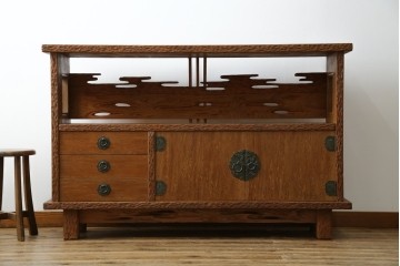 中古　屋久杉　突き板　木の風合いが趣あふれるサイドボード(茶棚)　(R-058012)