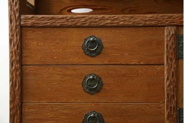 中古　屋久杉　突き板　木の風合いが趣あふれるサイドボード(茶棚)　(R-058012)