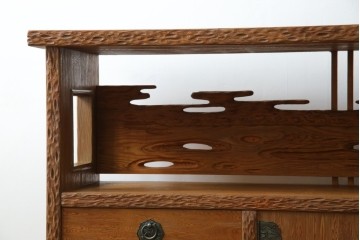 中古　屋久杉　突き板　木の風合いが趣あふれるサイドボード(茶棚)　(R-058012)