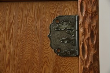 中古　屋久杉　突き板　木の風合いが趣あふれるサイドボード(茶棚)　(R-058012)