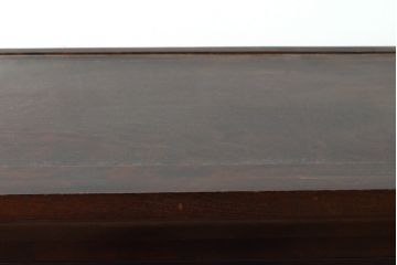 中古　北海道民芸家具　脚(台輪)付きリメイク　濃い木色が落ち着きのある空間を演出してくれるサイドボード(収納棚、飾り棚、戸棚、本箱、ブックケース、キャビネット)(R-058014)