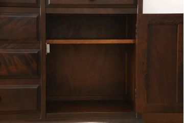 中古　北海道民芸家具　天板付きリメイク　落ち着いた空間づくりにおすすめのサイドボード(収納棚、戸棚、キャビネット)(R-058015)