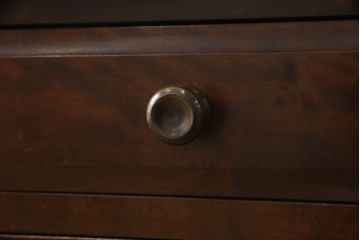 中古　北海道民芸家具　天板付きリメイク　落ち着いた空間づくりにおすすめのサイドボード(収納棚、戸棚、キャビネット)(R-058015)