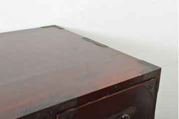 アンティーク家具　美品　明治大正期　前面栗材　大きな桜丸金具が目を惹く漆のきれいな米沢箪笥ローボード(ローチェスト、和たんす、収納箪笥、時代箪笥、整理タンス)(R-058022)