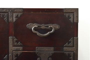 アンティーク家具　美品　明治大正期　前面栗材　大きな桜丸金具が目を惹く漆のきれいな米沢箪笥ローボード(ローチェスト、和たんす、収納箪笥、時代箪笥、整理タンス)(R-058022)