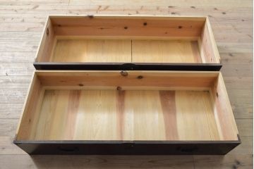 アンティーク家具　美品　明治大正期　前面栗材　大きな桜丸金具が目を惹く漆のきれいな米沢箪笥ローボード(ローチェスト、和たんす、収納箪笥、時代箪笥、整理タンス)(R-058023)