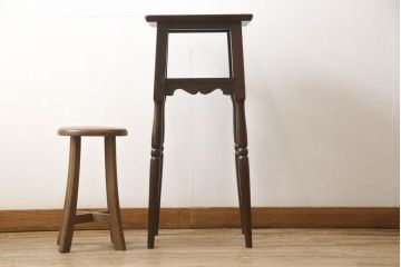 和製ビンテージ　民芸家具　細く伸びる脚がスタイリッシュなサイドテーブル(花台、飾り台、ヴィンテージ)(R-058024)