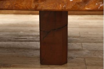 中古　特大　バーズアイ　こぶ付き　重厚感漂うタモ材い枚板の座卓(ローテーブル、センターテーブル)(R-058026)