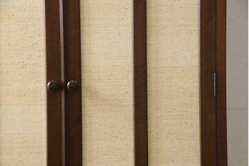 中古　美品　希少!!　松本民芸家具　葛布(くずふ)入り扉が目を引くブックケース(本箱、本棚、書棚、キャビネット、収納棚、戸棚)(R-058027)