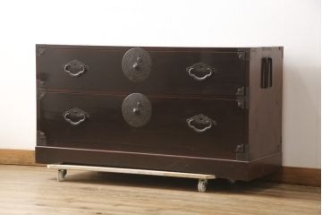 和製アンティーク　極上美品!　前板栗材　漆のキレイな米沢箪笥・下段(ローボード、ローチェスト、和タンス、衣装たんす、時代箪笥)(R-058028)