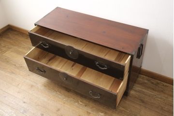 和製アンティーク　極上美品!　前板栗材　漆のキレイな米沢箪笥・下段(ローボード、ローチェスト、和タンス、衣装たんす、時代箪笥)(R-058028)