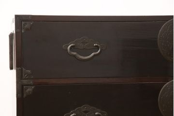 和製アンティーク　極上美品!　前板栗材　漆のキレイな米沢箪笥・下段(ローボード、ローチェスト、和タンス、衣装たんす、時代箪笥)(R-058028)