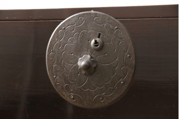 和製アンティーク　極上美品!　前板栗材　漆のキレイな米沢箪笥・下段(ローボード、ローチェスト、和タンス、衣装たんす、時代箪笥)(R-058028)