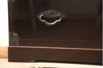 和製アンティーク　極上美品!　前板栗材　漆のキレイな米沢箪笥・下段(ローボード、ローチェスト、和タンス、衣装たんす、時代箪笥)(R-058028)
