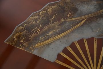 中古　美品　輪島塗り　浜高悦朗作　扇子の絵柄が趣を感じさせる座卓(定価約100万円)(ローテーブル、センターテーブル)(R-058029)