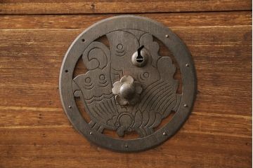 和製アンティーク　蝶金具　時代を経た趣が感じられる総桐米沢箪笥(重ね箪笥、総桐箪笥、桐たんす、着物タンス、和服タンス、収納箪笥)(R-058038)
