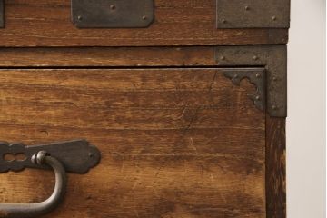 和製アンティーク　蝶金具　時代を経た趣が感じられる総桐米沢箪笥(総桐箪笥、桐たんす、着物タンス、和服タンス、収納箪笥)(R-058040)