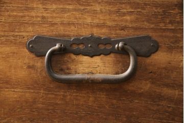 和製アンティーク　蝶金具　時代を経た趣が感じられる総桐米沢箪笥(総桐箪笥、桐たんす、着物タンス、和服タンス、収納箪笥)(R-058040)