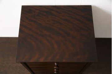 中古　美品　北海道民芸家具　シックな色合いが魅力的な小引き出しとティッシュケースのセット(ティッシュボックス、卓上収納、小物収納、収納たんす)(R-058042)