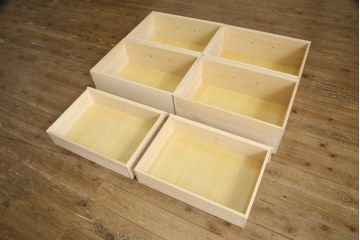 中古　美品　リンホーリン(LYNN HOLLYN)　淡い色調が上品なサイドボード(定価約40万円)(チェスト、ローボード、引き出し)(R-058047)