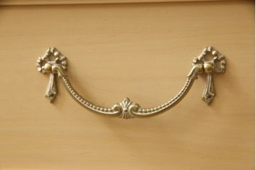 中古　美品　リンホーリン(LYNN HOLLYN)　淡い色調が上品なサイドボード(定価約40万円)(チェスト、ローボード、引き出し)(R-058047)