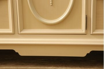 中古　美品　リンホーリン(LYNN HOLLYN)　淡い色調が上品なサイドボード(定価約40万円)(チェスト、ローボード、引き出し)(R-058047)