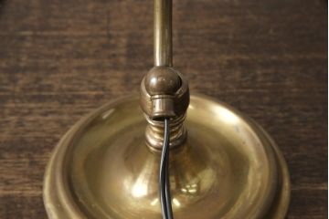 イギリスアンティーク　真鍮(しんちゅう)　優雅なムードを演出してくれるデスクスタンド(テーブルスタンド、スタンドライト、卓上照明)(R-058050)
