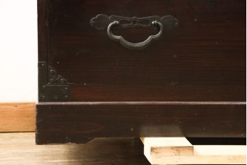 和製アンティーク　超美品　前面栗材　趣ある金具が魅力的!漆のきれいな米沢箪笥(和たんす、収納箪笥、時代箪笥、整理タンス)(R-058055)