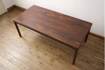 北欧ビンテージ　美品　ノルウェー　S MOBLER(モブラー)　rasmus solberg cabinetmaker norway(ラスムスソルベルグ)　ローズウッド材　シンプルなデザインで取り入れやすいセンターテーブル(ローテーブル、作業台、ヴィンテージ)(R-058056)