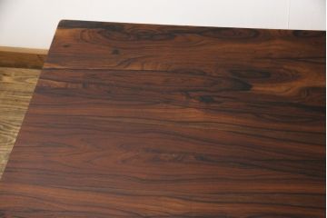 北欧ビンテージ　美品　ノルウェー　S MOBLER(モブラー)　rasmus solberg cabinetmaker norway(ラスムスソルベルグ)　ローズウッド材　シンプルなデザインで取り入れやすいセンターテーブル(ローテーブル、作業台、ヴィンテージ)(R-058056)