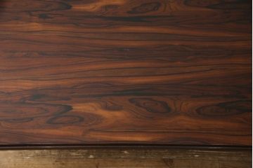 北欧ビンテージ　美品　ノルウェー　S MOBLER(モブラー)　rasmus solberg cabinetmaker norway(ラスムスソルベルグ)　ローズウッド材　シンプルなデザインで取り入れやすいセンターテーブル(ローテーブル、作業台、ヴィンテージ)(R-058056)